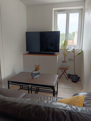 Living area - Vrbo Property (Cadenet)