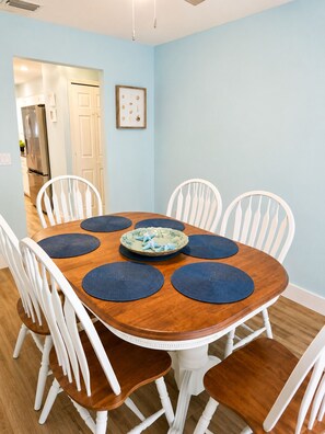 Dining - Casa Azul 4 Br/2Ba Pool Home, Sleeps 10 (Port St. Lucie)