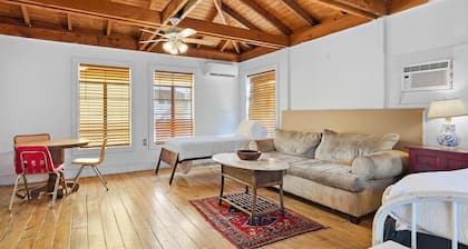 Cozy 1BR Near Downtown Lafayette