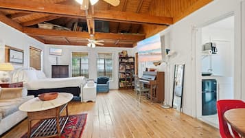 House | 1 bedroom, high-speed internet