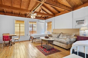 House | 1 bedroom, Internet - Cozy 1BR Near Downtown Lafayette (Lafayette)