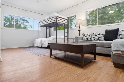 Family-friendly 5BR Lafayette Stay Near Downtown