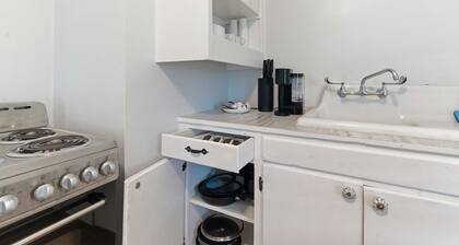 Charming 1BR Cottage Near Downtown Lafayette