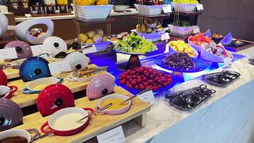 Free daily buffet breakfast