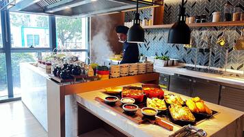 Free daily buffet breakfast