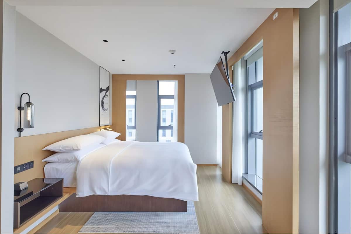Executive-Suite, Stadtblick | Hochwertige Bettwaren, Daunenbettdecken