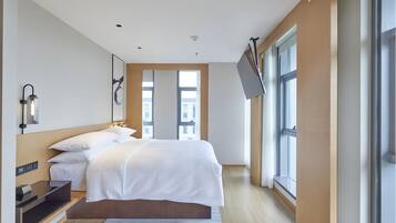 Executive Suite, City View | Premium bedding, down comforters, memory foam beds, in-room safe