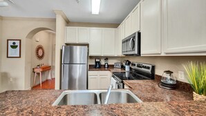 House - Upstay Tropical Style Family Condo w Pool (Winter Garden)