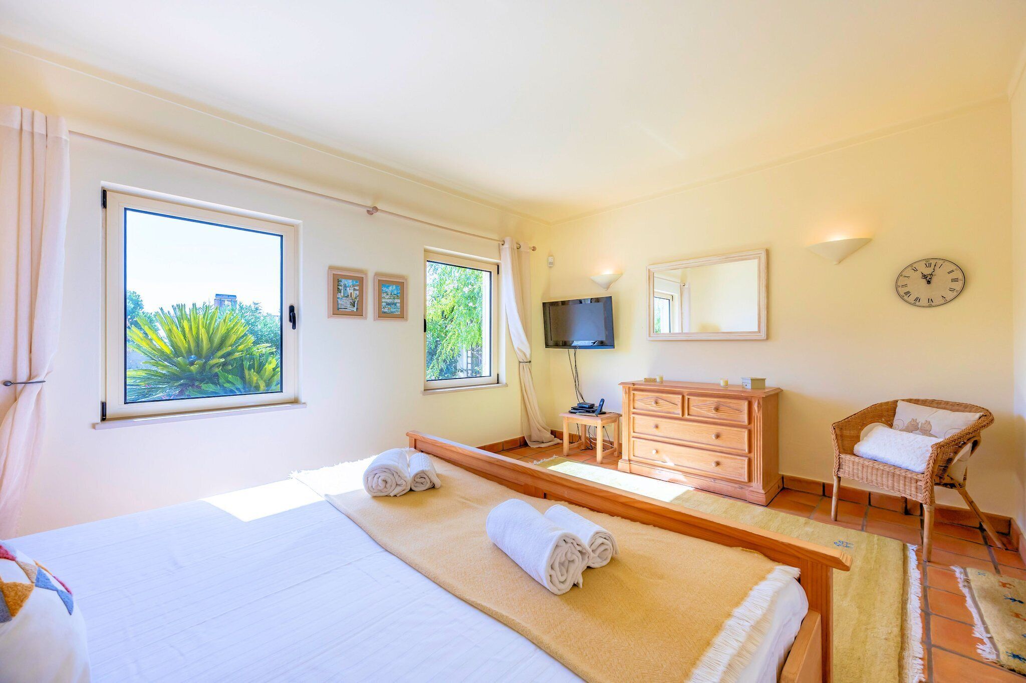 4 bedrooms, iron/ironing board, travel cot, free WiFi
