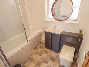 Cottage | Bathroom | Shower - Corner House (King's Lynn)