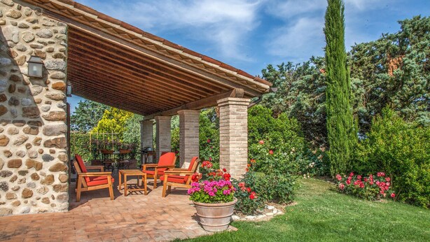 Outdoor dining - Awesome apartment in Allerona with swimming pool (Allerona)