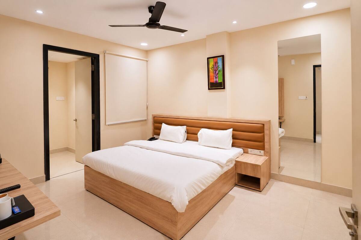 Standard Room | In-room safe, iron/ironing board (on request)