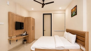 Kamar Standar | Brankas dan setrika/meja setrika