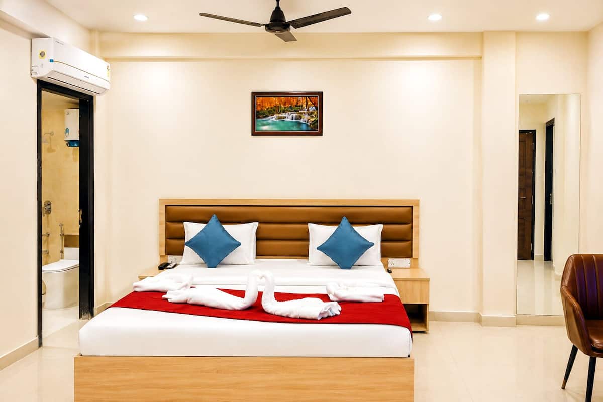 Deluxe Room | In-room safe, iron/ironing board (on request)