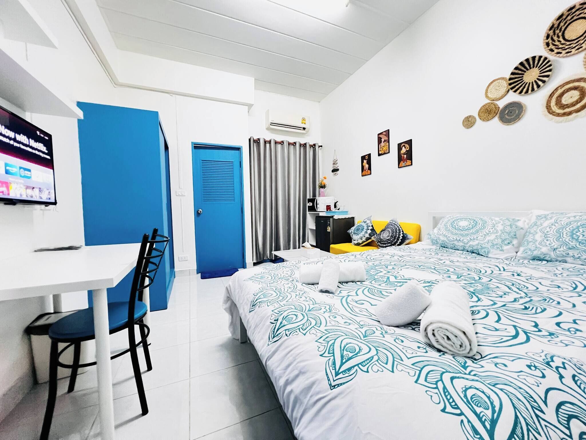 Room, 2 Bedrooms, Smoking | 2 bedrooms