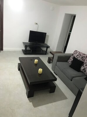 Living area - Perfect 2-bedroom apartment in delightful Amman for your stay (Amman)