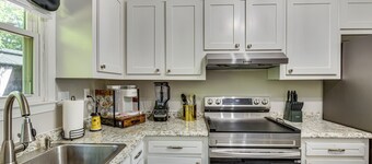 5 Mi to Dtwn Greenville! Getaway w/ Deck & Yard