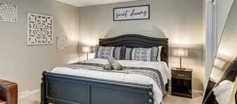 5 Mi to Dtwn Greenville! Getaway w/ Deck & Yard