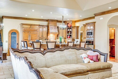 Sprawling Edmond Estate w/ Pool House & Game Loft