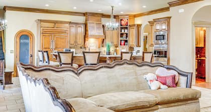 Sprawling Edmond Estate w/ Pool House & Game Loft