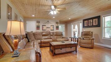 House (4 Bedrooms) | Interior