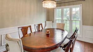 Unclassified image, 3 of 27, button - 8 Mi to Marietta: Spacious Powder Springs Home (Powder Springs)