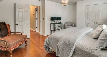 8 Mi to Marietta: Spacious Powder Springs Home
