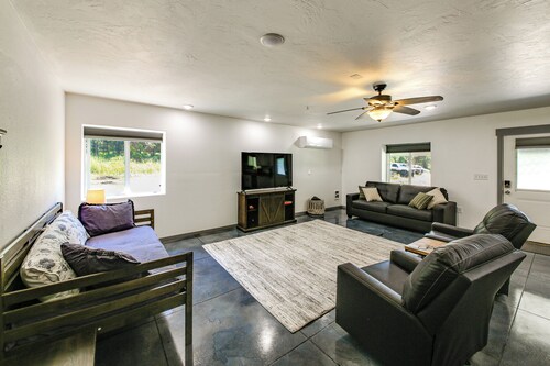 Bring Your Boat! Updated Cabin in Priest River