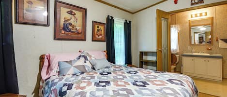 House (2 Bedrooms) | Interior