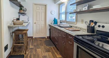 Walk to Downtown! Central 2-apt Combo in Pottstown