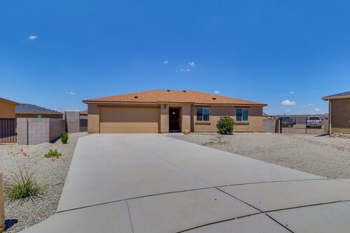 Cozy 3BR Home Outside Albuquerque