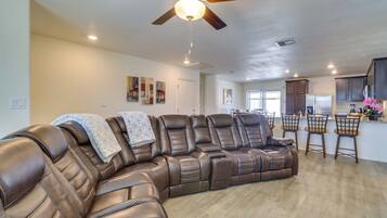 House (3 Bedrooms) | Interior