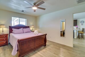 Interior - Cozy 3BR Home Outside Albuquerque (Belen)