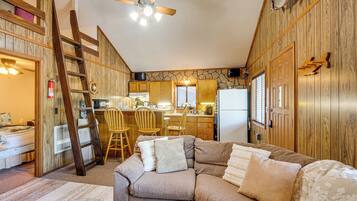 House (2 Bedrooms) | Interior