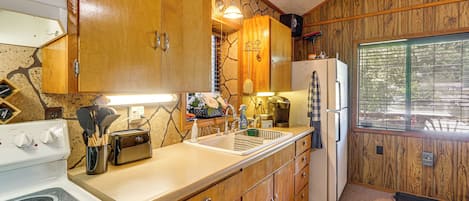 House (2 Bedrooms) | Interior