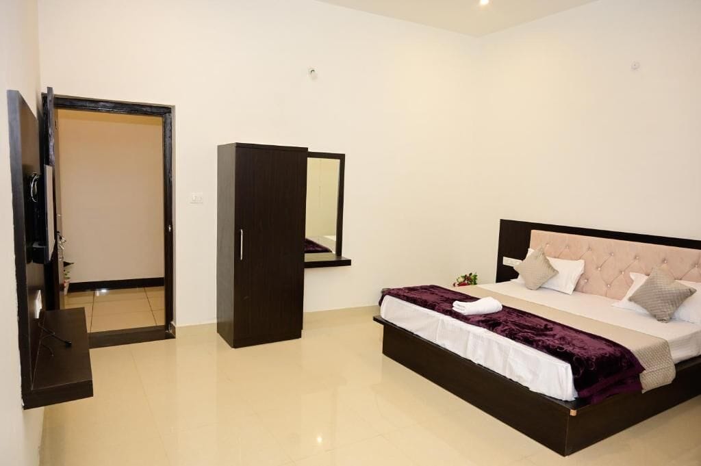 Standard Double Room, Mountain View | Desk, iron/ironing board, WiFi (free), bed sheets