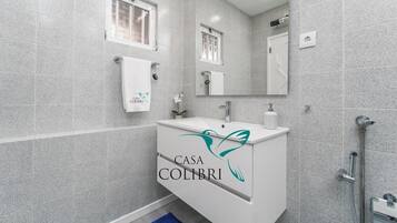 Shower, hair dryer, towels