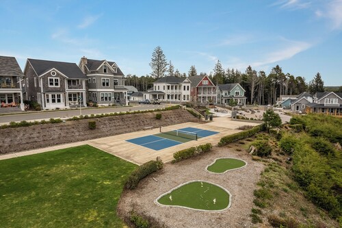Seabrook Feelin TipSEA | Hot Tub, Dual Suites, 2BR | Sleeps 4, Lily Walk