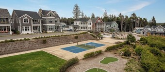 Seabrook Feelin TipSEA | Hot Tub, Dual Suites, 2BR | Sleeps 4, Lily Walk