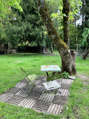 Outdoor dining - Charming Holiday Home "Ker Lann" with Garden at the Gateway to Brocéliande (Paimpont)