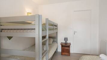2 bedrooms, WiFi, bed sheets