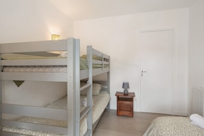 2 bedrooms, WiFi, bed sheets