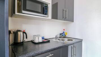 Cookware/dishes/utensils