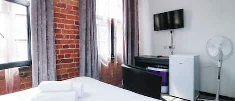 1 quarto, Wi-Fi de cortesia, individualmente decorados