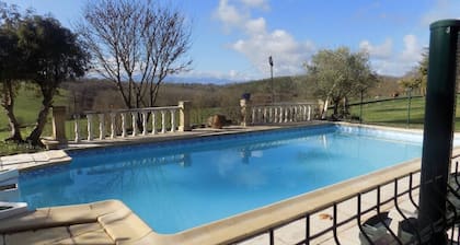 gite à l'étage ferme rénovée avec piscine