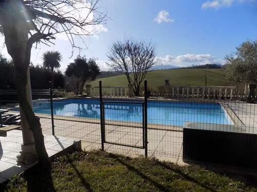 gite à l'étage ferme rénovée avec piscine