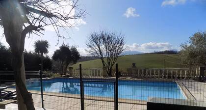 gite à l'étage ferme rénovée avec piscine