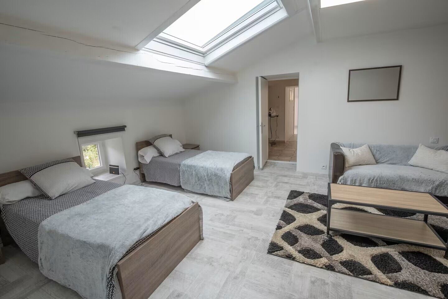 4 chambres, fer et planche à repasser, Wi-Fi, draps fournis