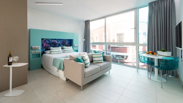 Unclassified image, 1 of 30, button - Studio in Las Palmas Near Playa de Las Canteras (Las Palmas de Gran Canaria)