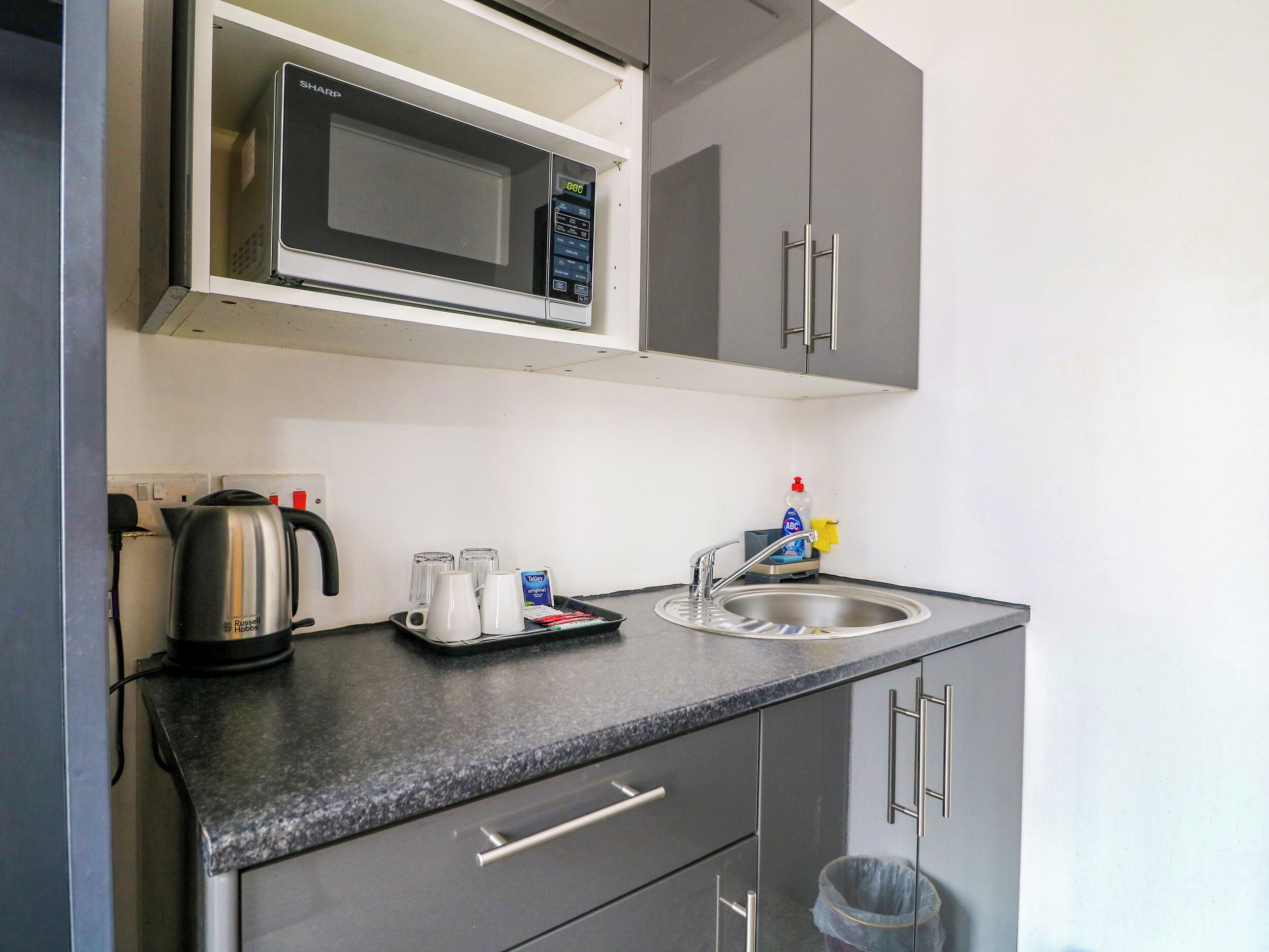 Cookware/dishes/utensils